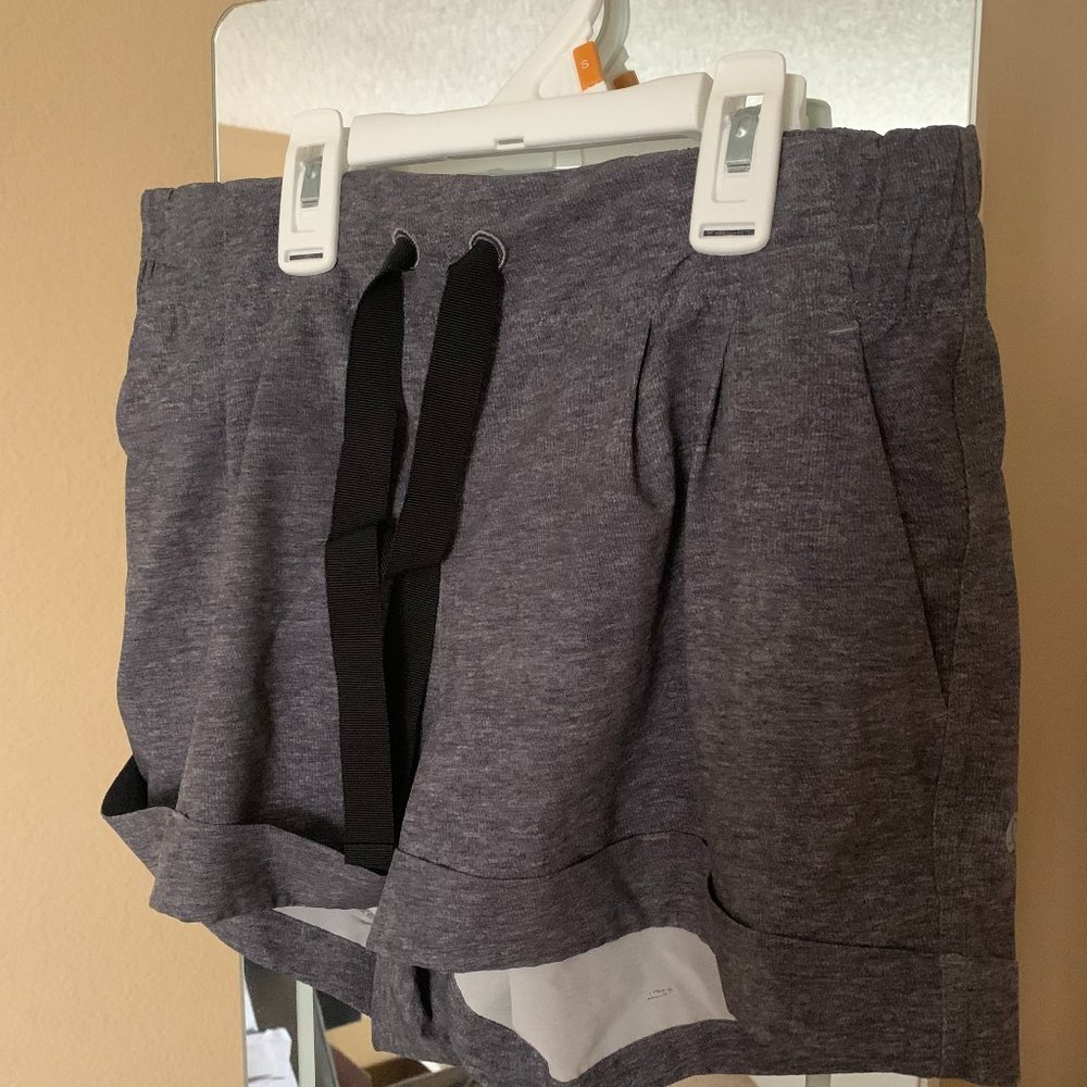 Lululemon Athletica Shorts Size 6